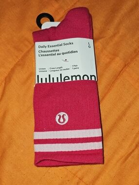 Lululemon Daily Essentials Socks! Sz Large Nwts!! Crew Length!! CLYS/WHT